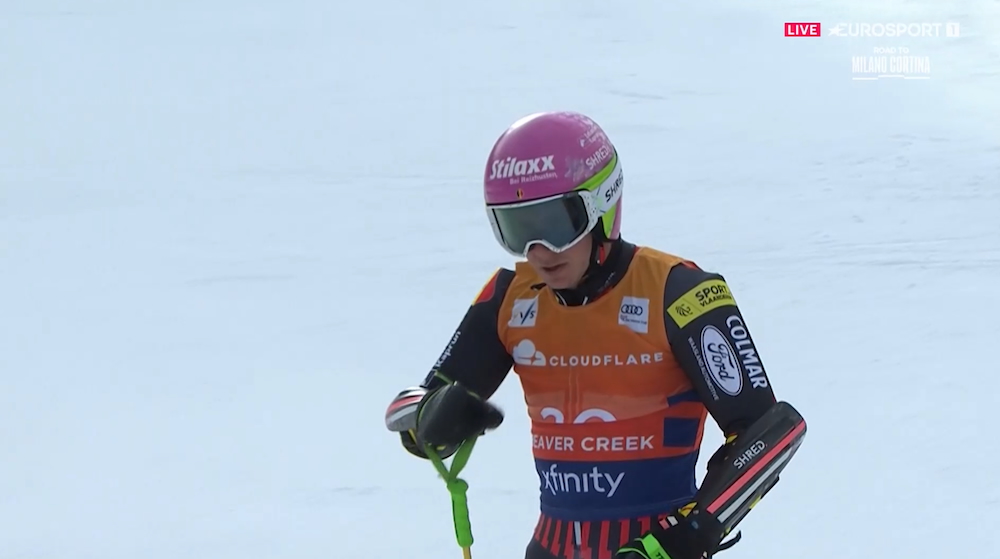 ����� ����