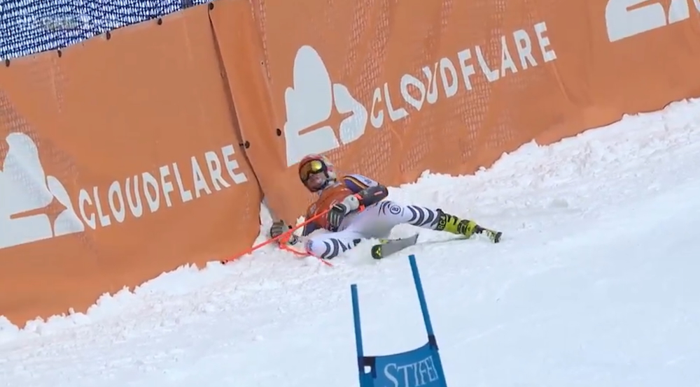 ����� ����