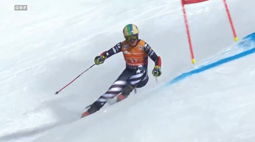 ����� ����