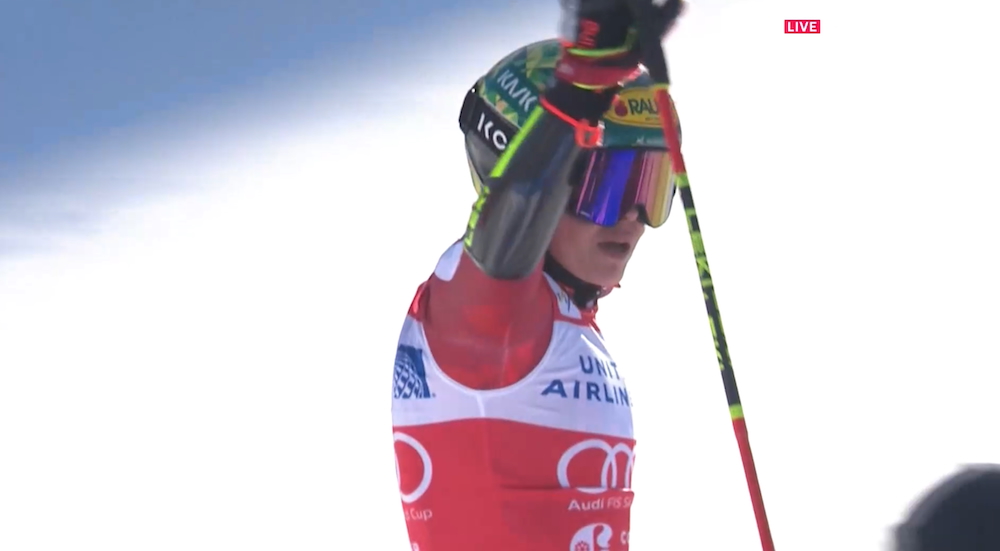 ����� ����