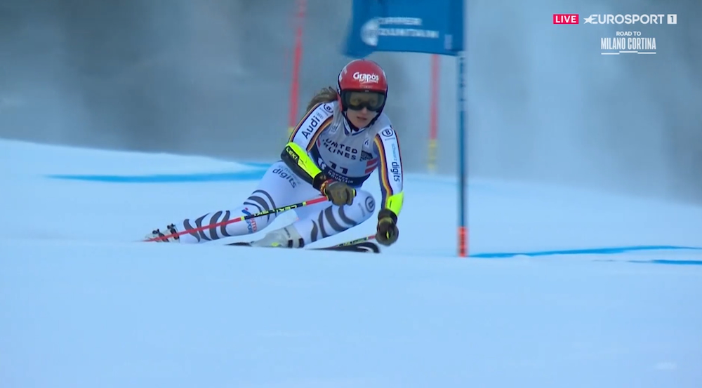 ����� ����