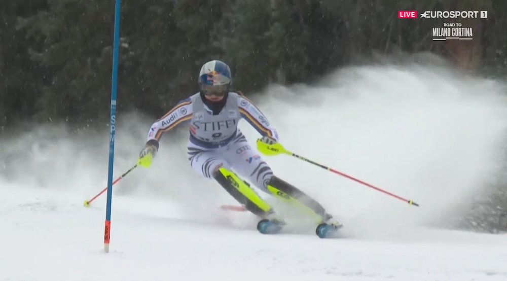 ����� ����