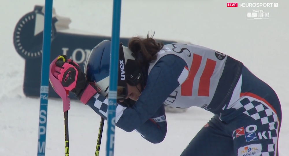 ����� ����