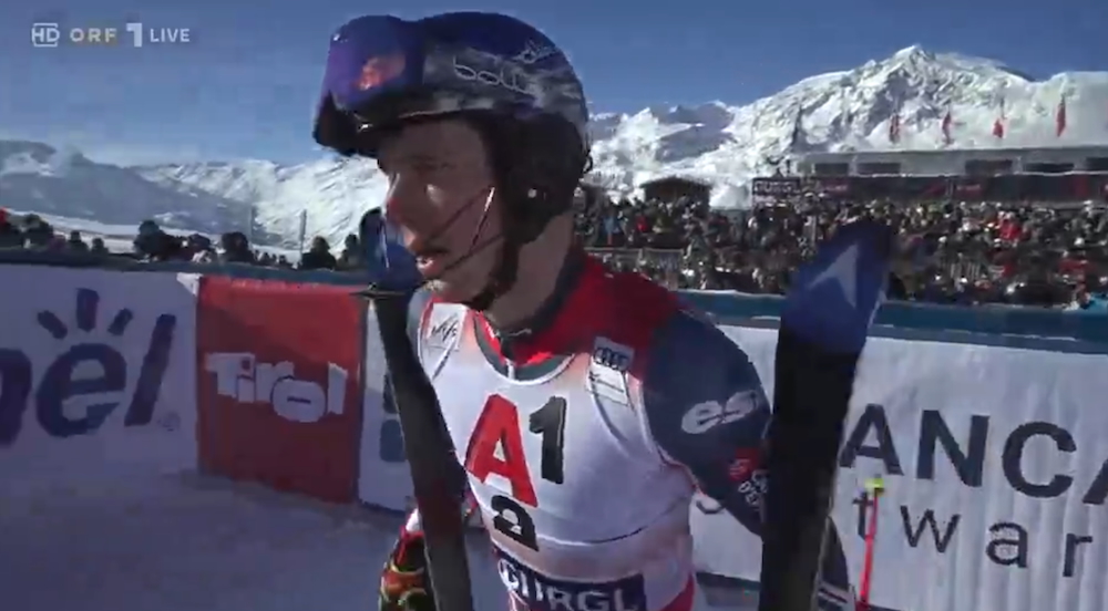 ����� ����