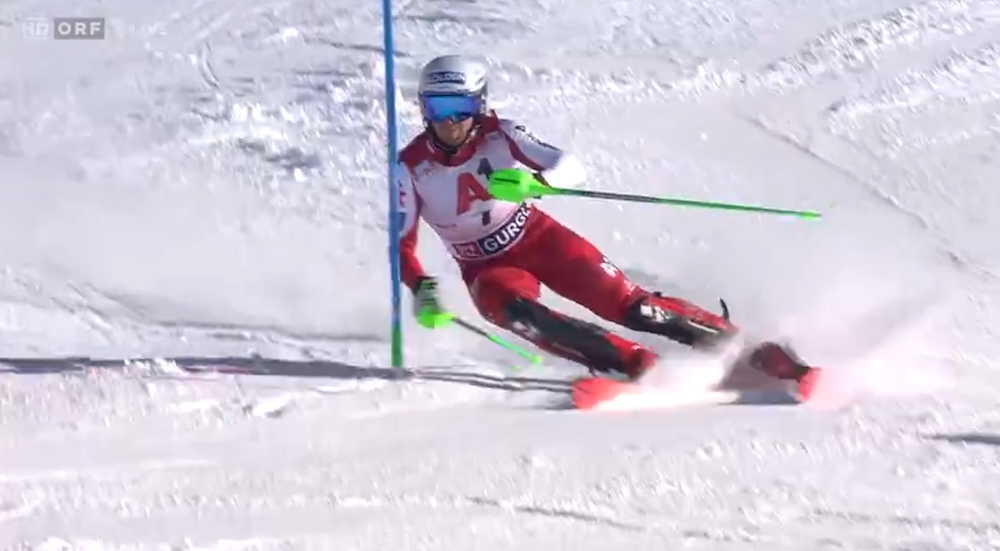 ����� ����