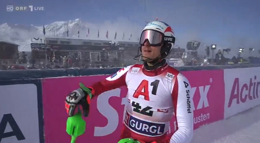 ����� ����