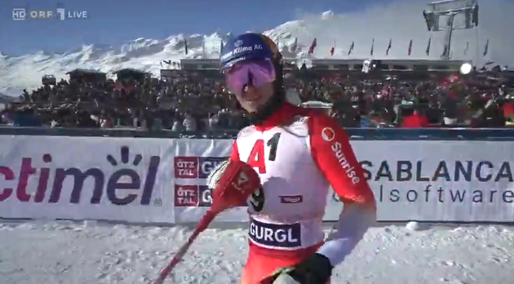 ����� ����