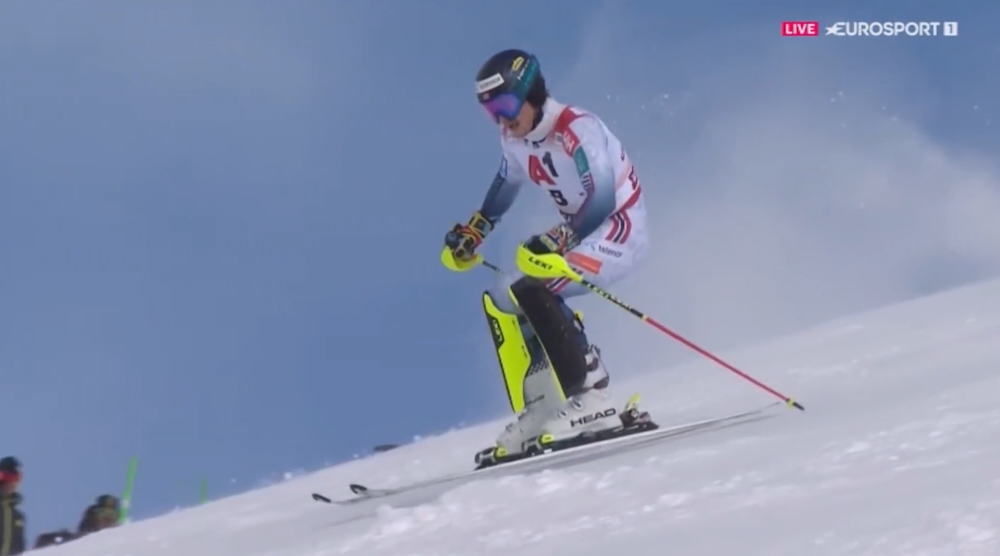 ����� ����