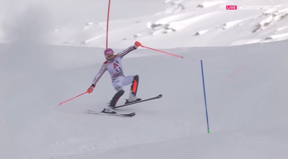 ����� ����