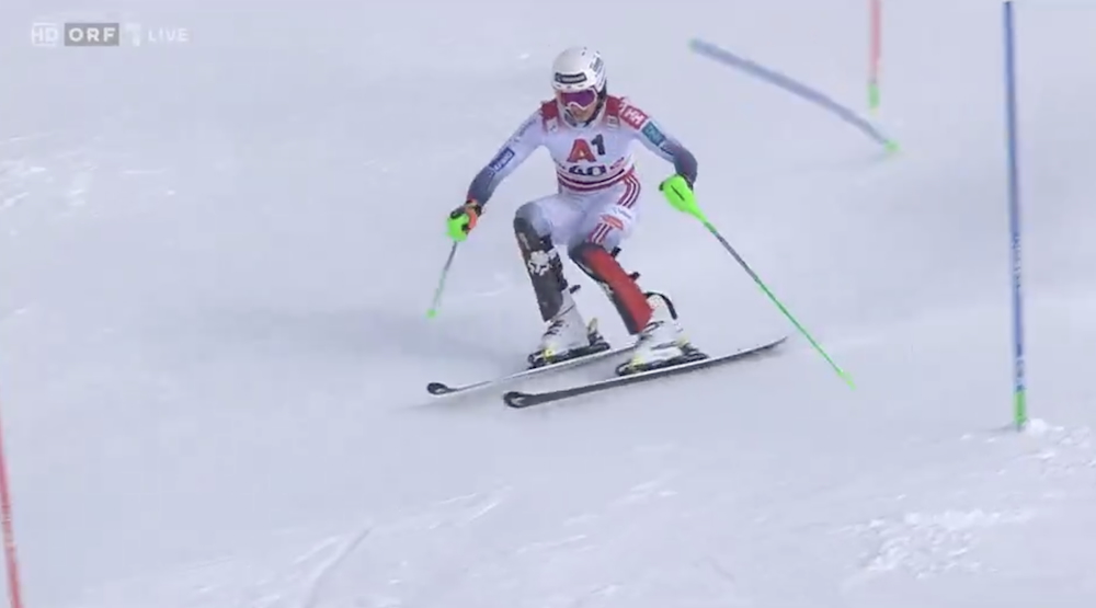 ����� ����