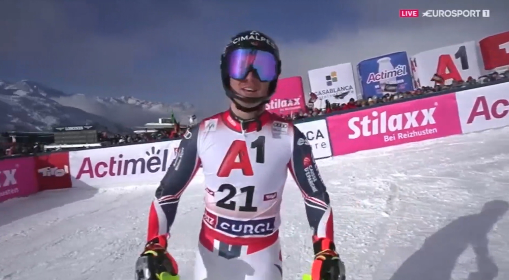 ����� ����