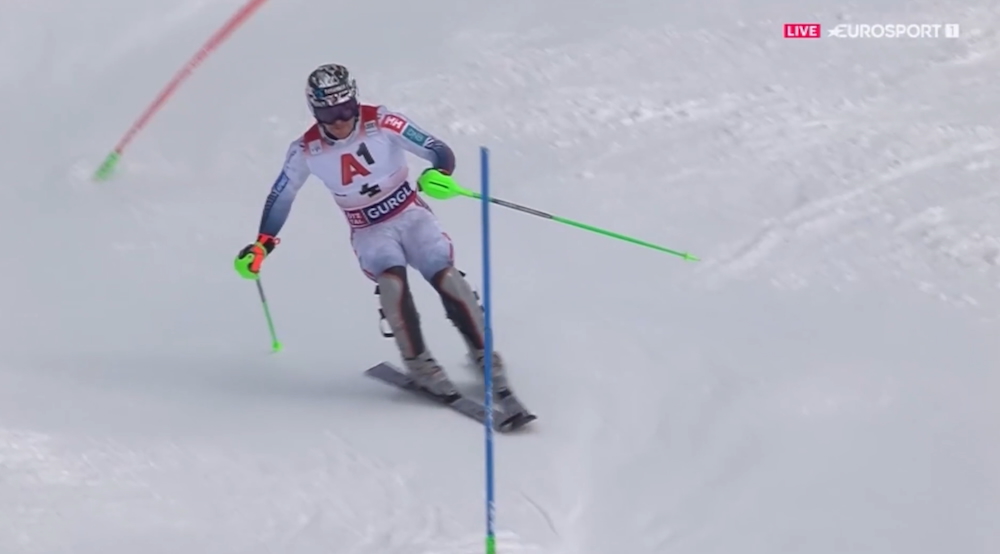 ����� ����