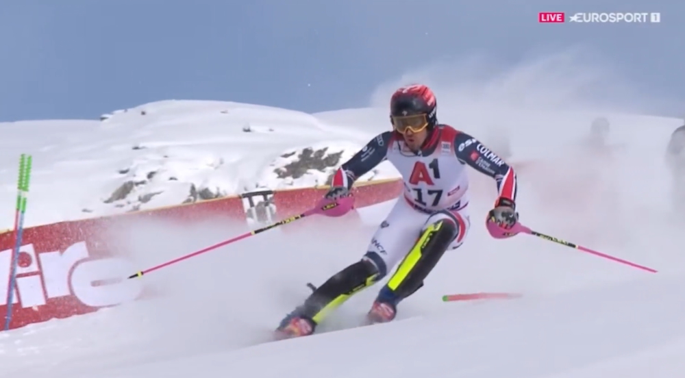 ����� ����