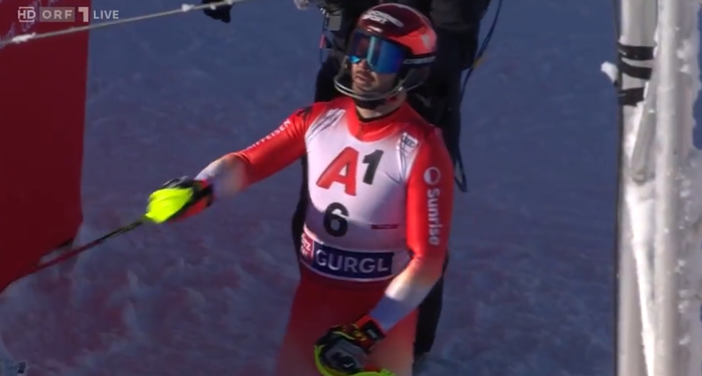 ����� ����