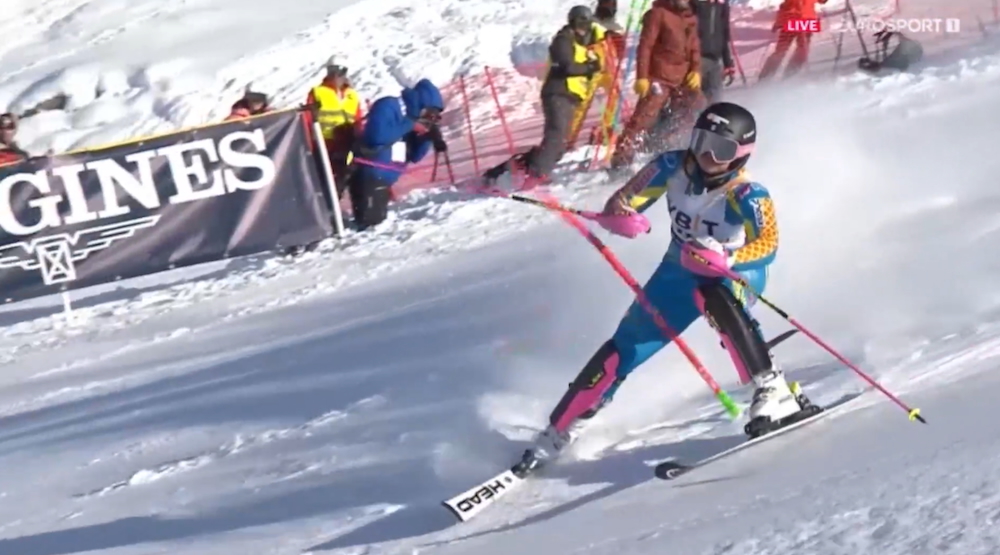 ����� ����