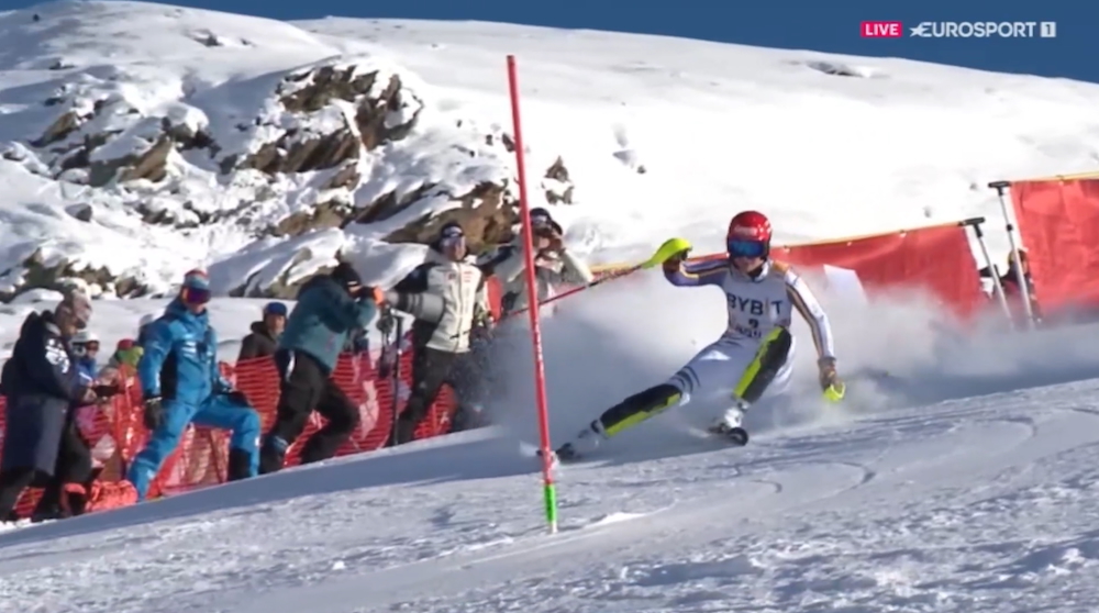 ����� ����