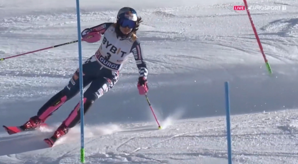 ����� ����