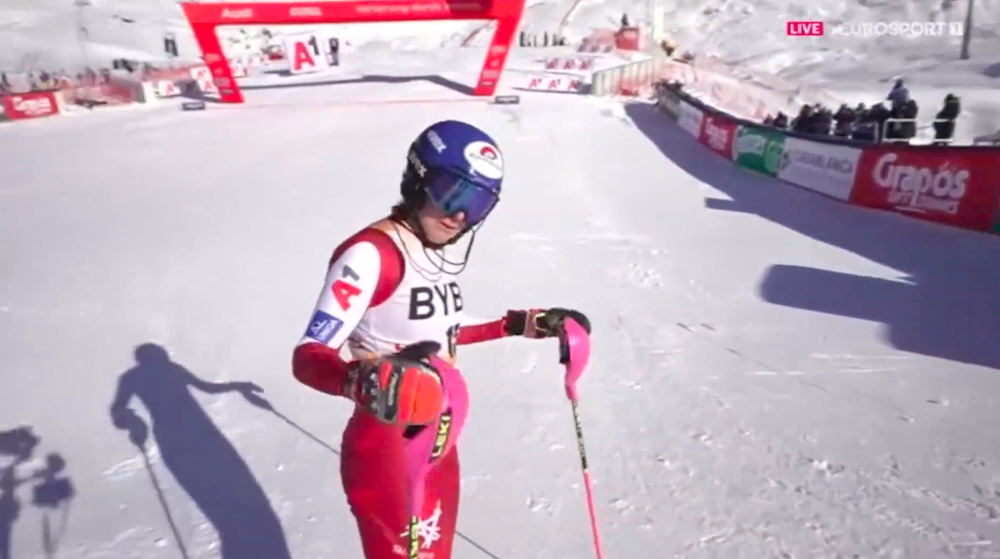 ����� ����