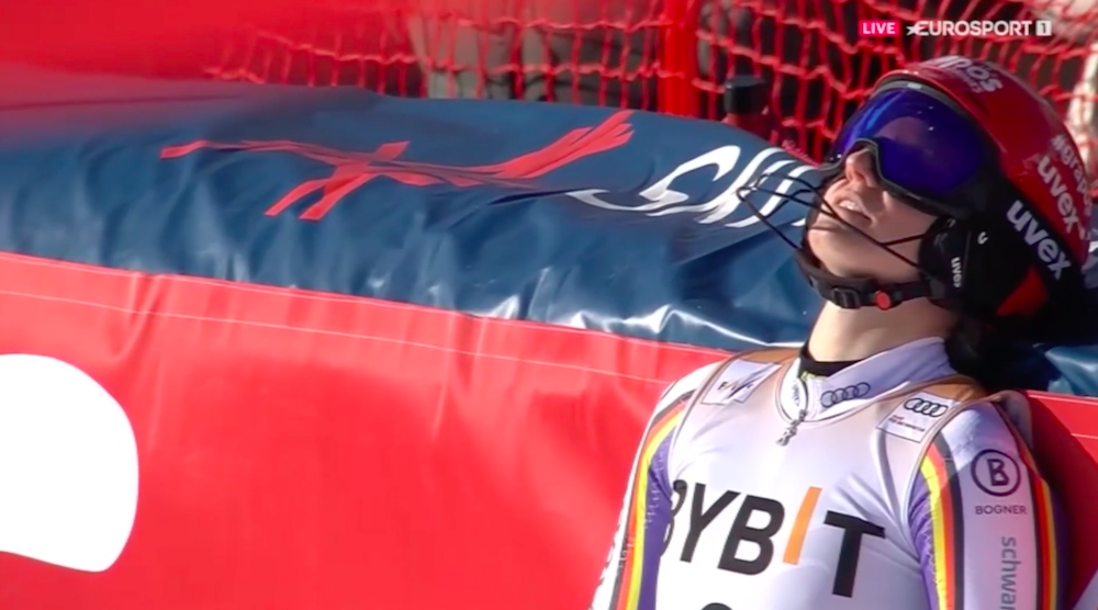 ����� ����