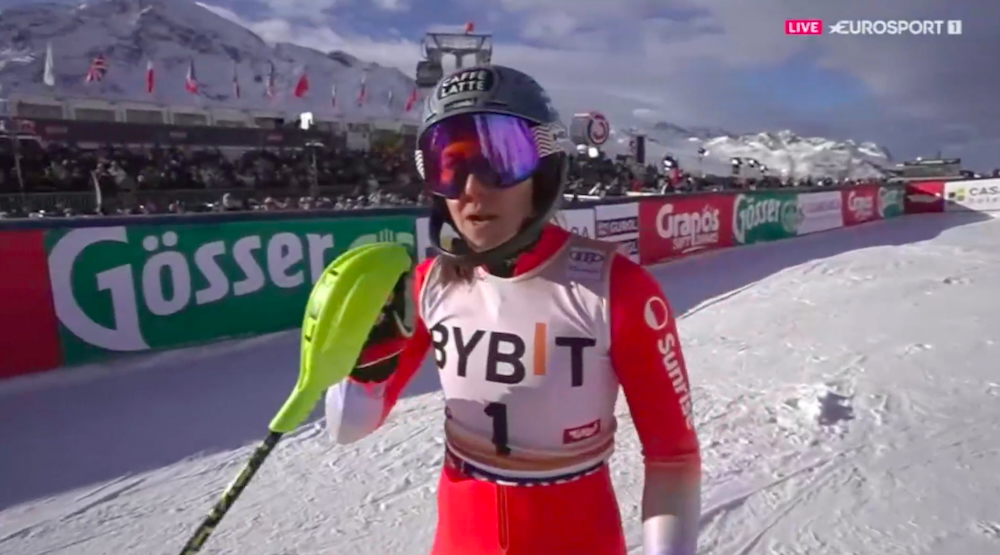 ����� ����