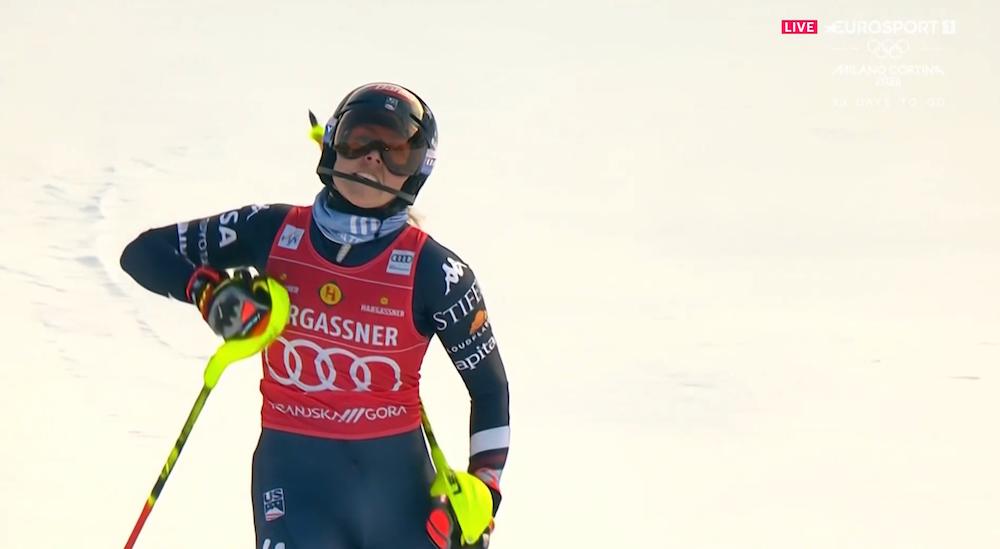 ����� ����