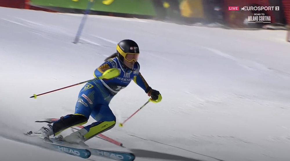 ����� ����