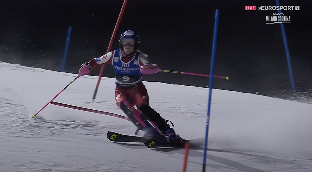 ����� ����