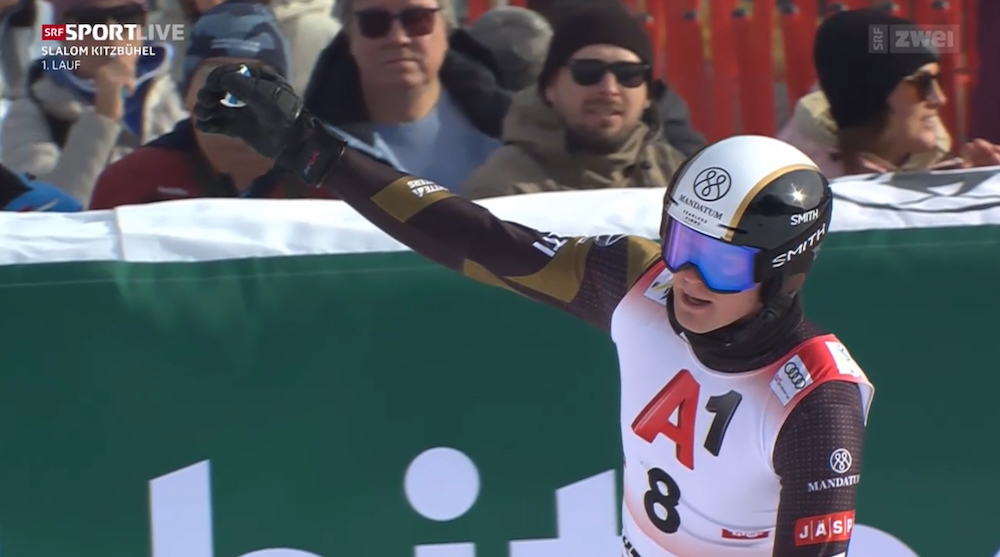 ����� ����