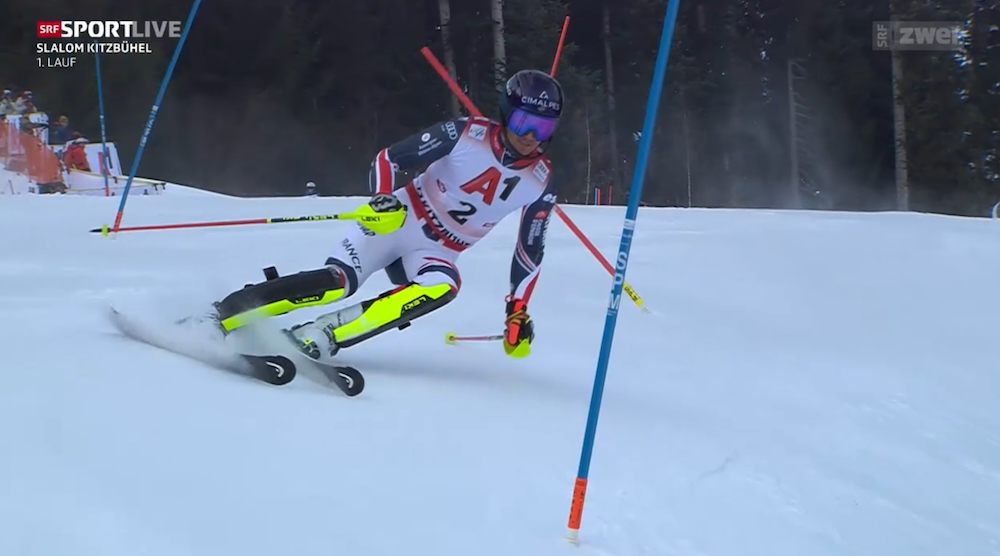 ����� ����