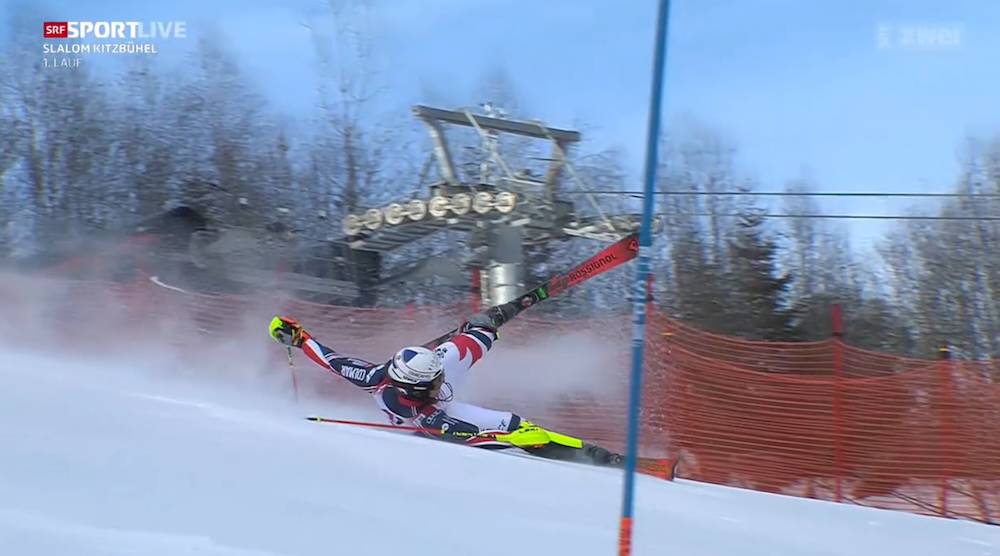 ����� ����