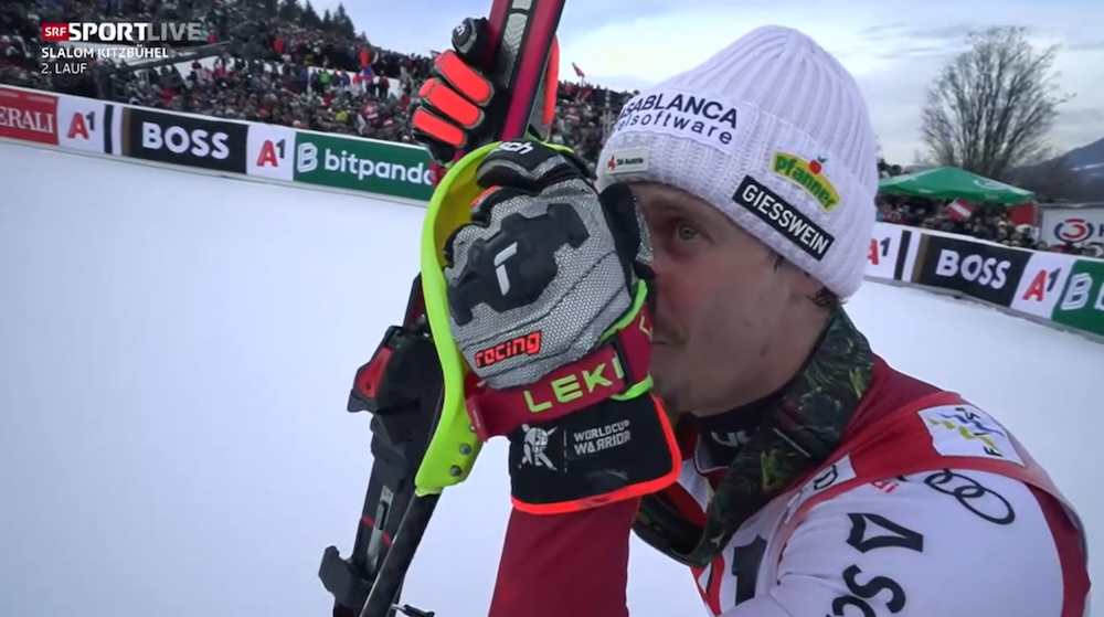 ����� ����