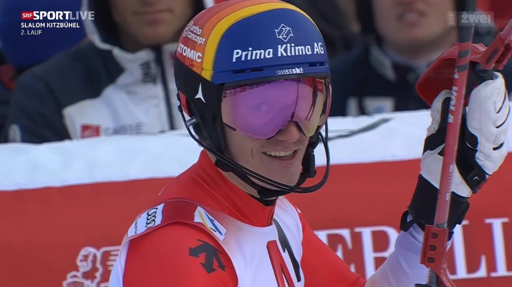 ����� ����