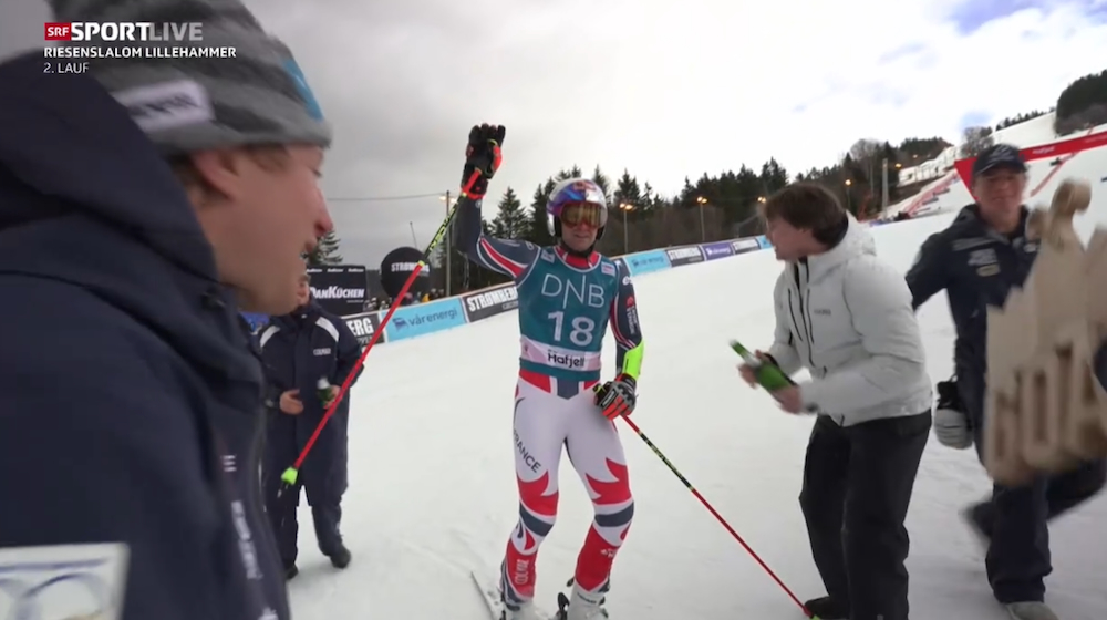 ����� ����