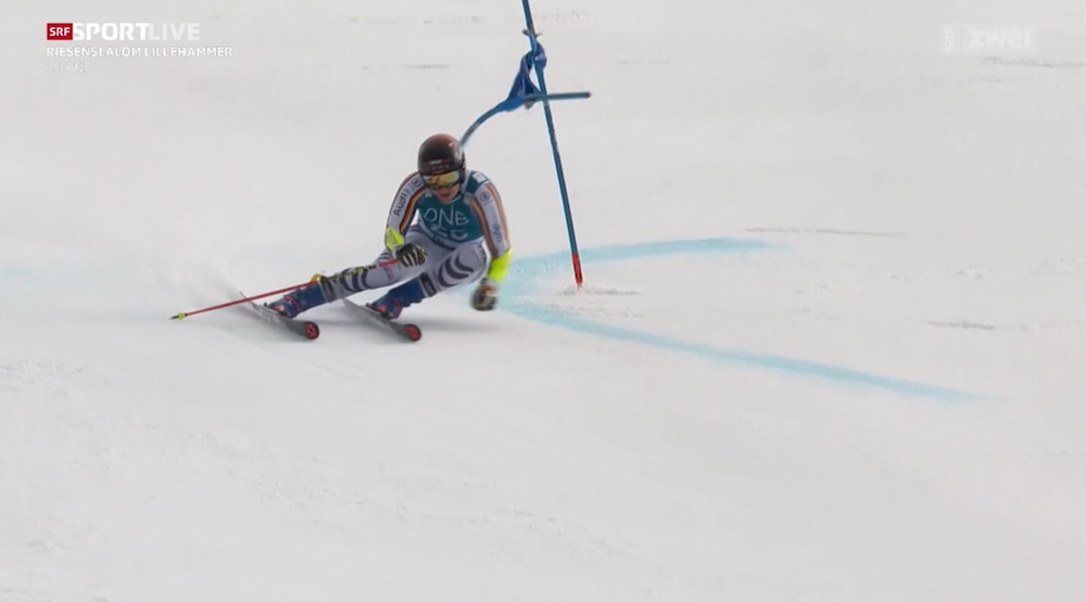 ����� ����