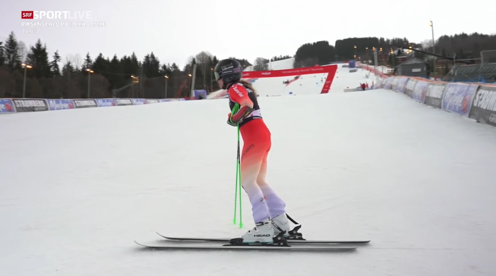 ����� ����