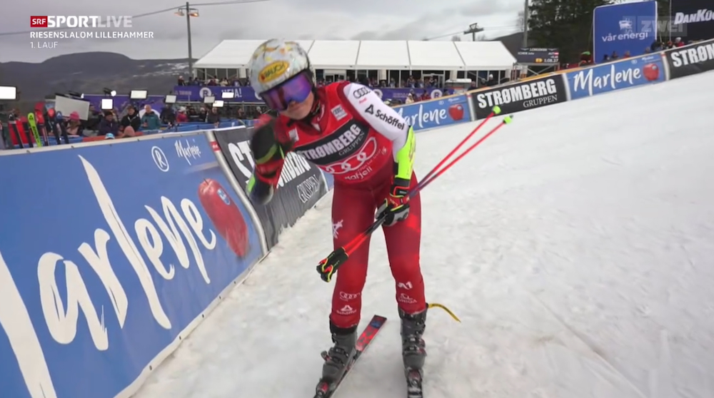 ����� ����