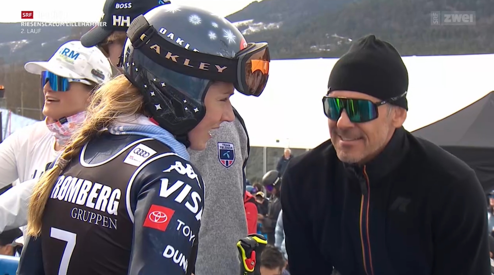 ����� ����