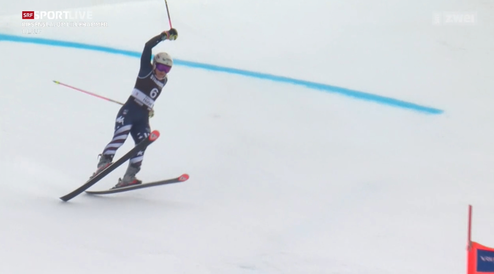 ����� ����