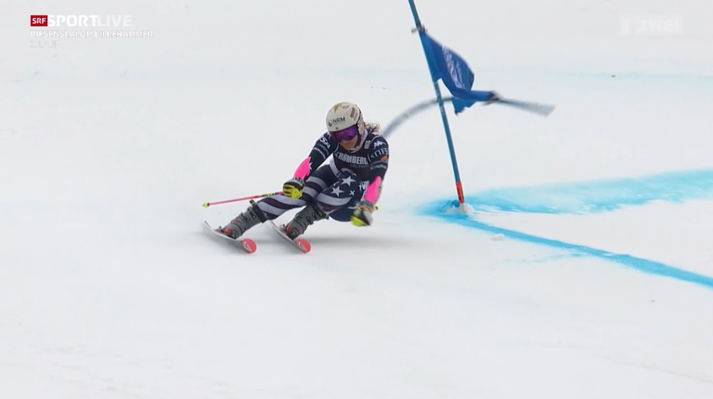 ����� ����