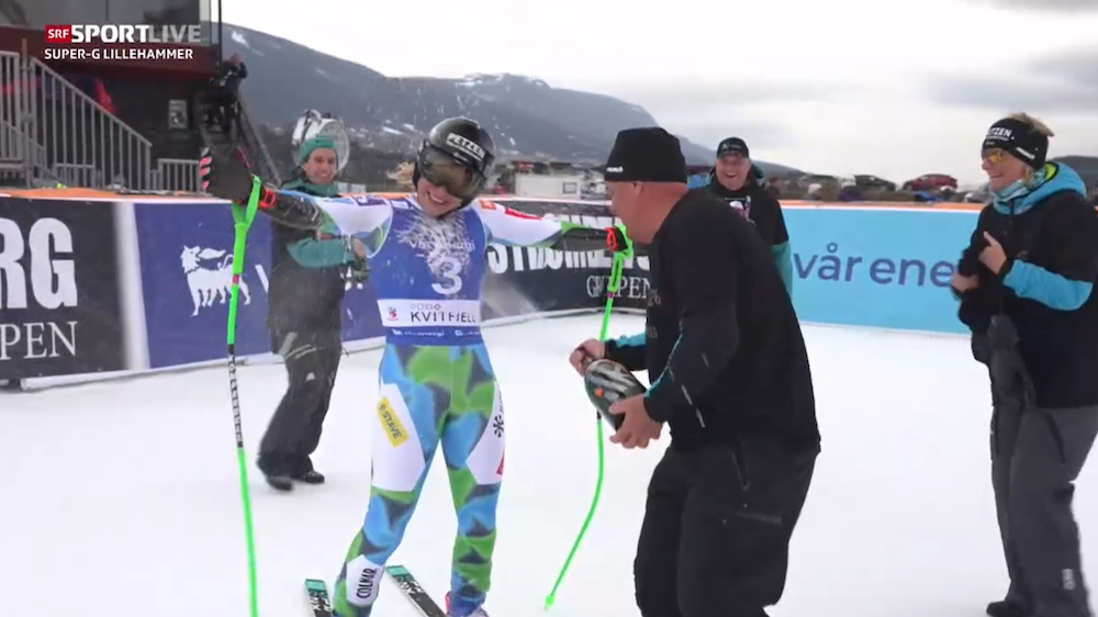 ����� ����