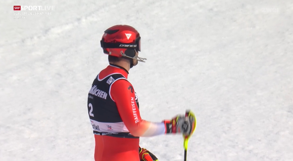 ����� ����