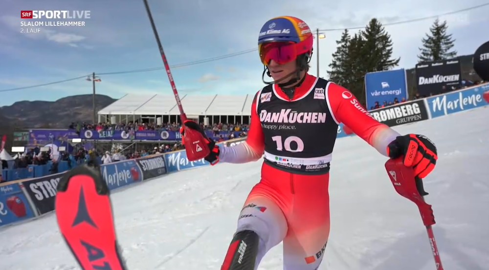 ����� ����