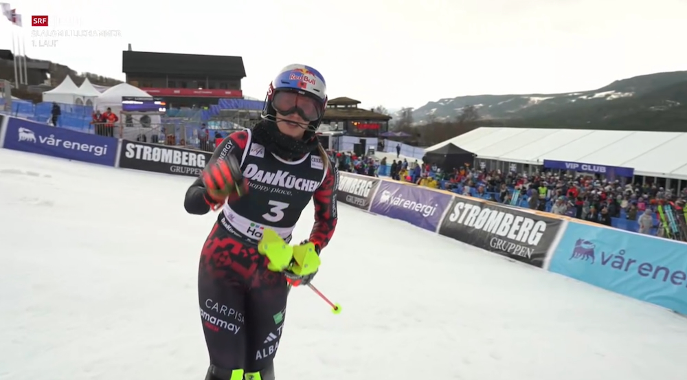 ����� ����