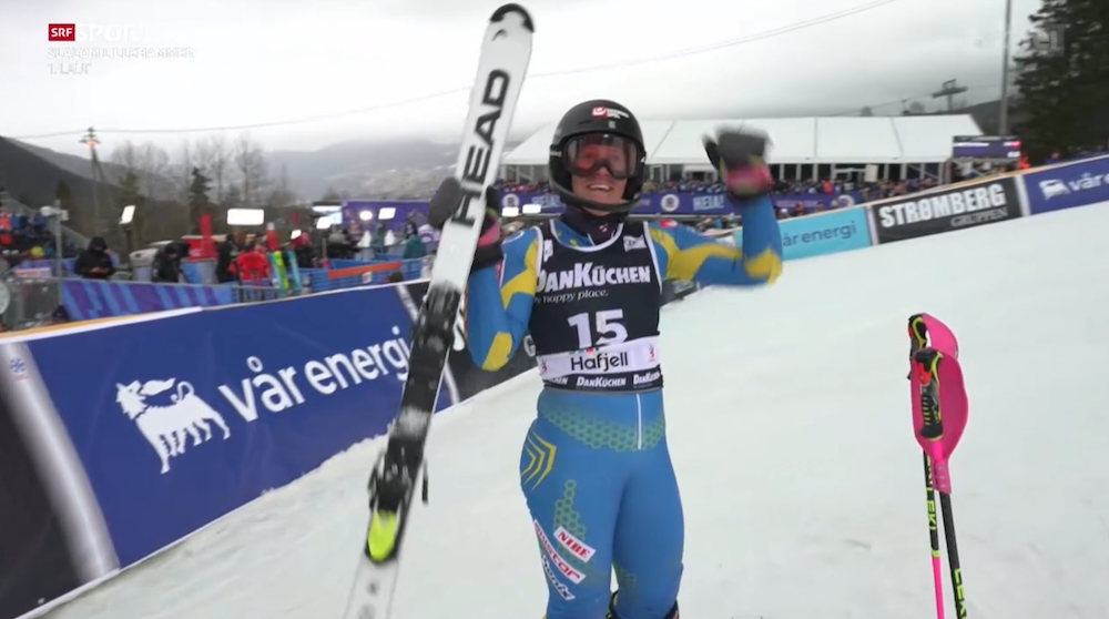 ����� ����