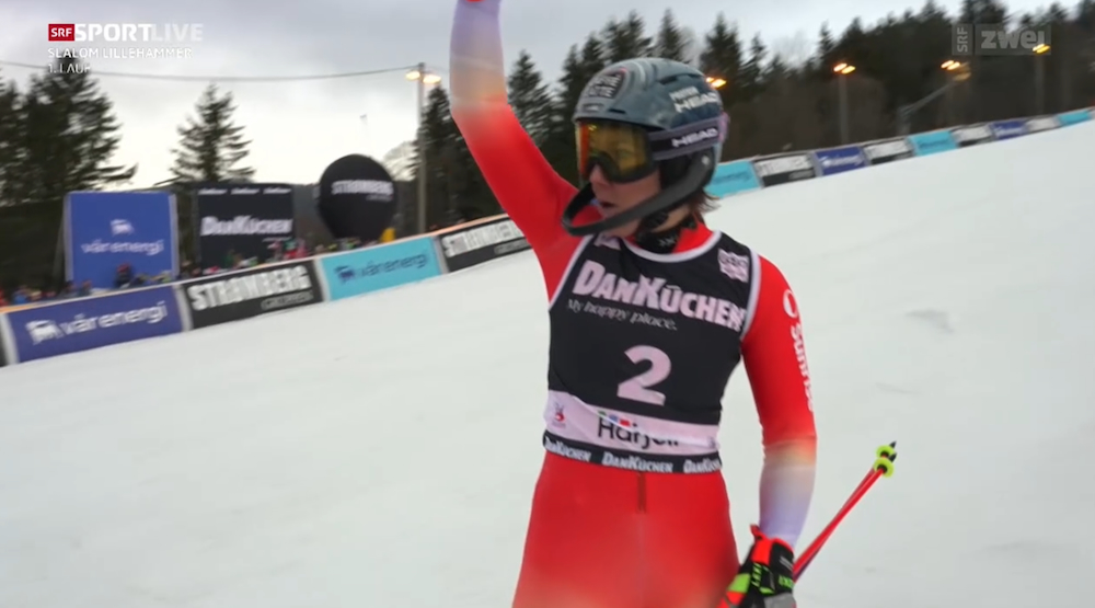 ����� ����