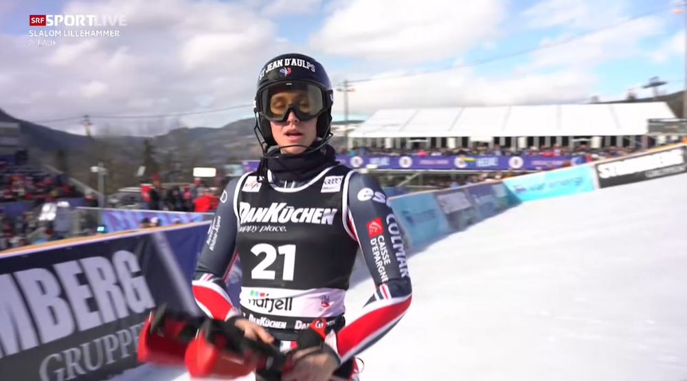 ����� ����