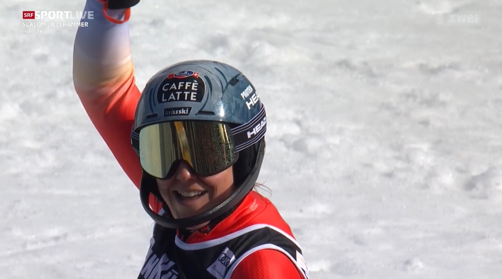 ����� ����