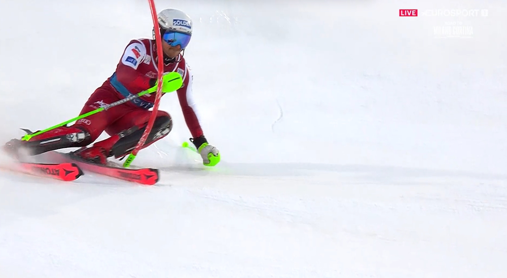 ����� ����