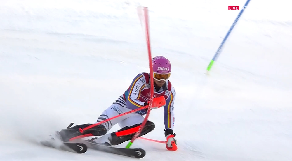 ����� ����