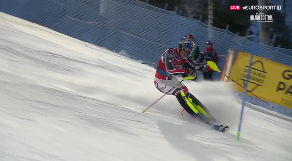 ����� ����